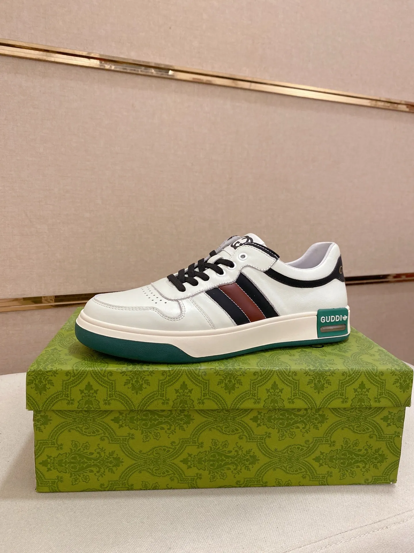 Men's clothing and shoes💰:440💰 (Gucci) The latest 🎁🎁casual and fashionable men's shoes👟 from the official website, hot style 💥 style is simple and elegant, exclusive for trendy men. Unique latest brand elements from the official website 👑original Gucci decoration, fashionable and generous, original cowhide leather ✅sheepskin lining, official website designated wear-resistant casual outsole, classic model taken at the counter in kind🎬38-44